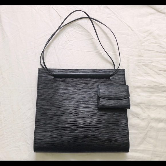 💯 Authentic Louis Vuitton Epi bag and wallet